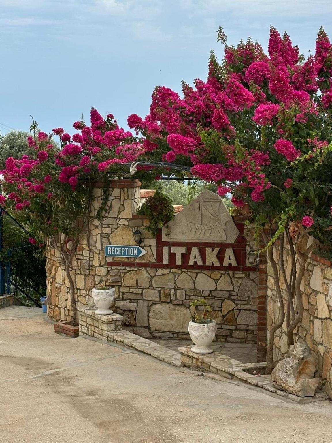 Itaka Summer Rooms Lukova Ngoại thất bức ảnh